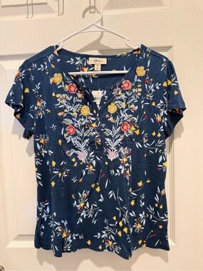 Style & Co. Navy Floral Embroidered V-Neck Short Sleeve Top